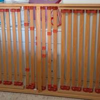 Rete in legno con doghe.