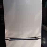 Frigorifero con congelatore integrato 