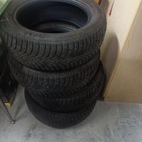 4 Pneumatici Goodyear 205 55 R16 M+S seminuove