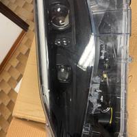 Toyota Yaris Cross Faro/fanale sx 811850DP70