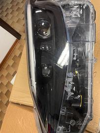 Toyota Yaris Cross Faro/fanale sx 811850DP70