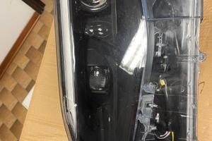 Toyota Yaris Cross Faro/fanale sx 811850DP70