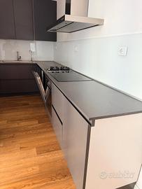 Cucina moderna angolare già smontata