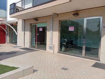 Centralissimo locale zona nuova s.prisco