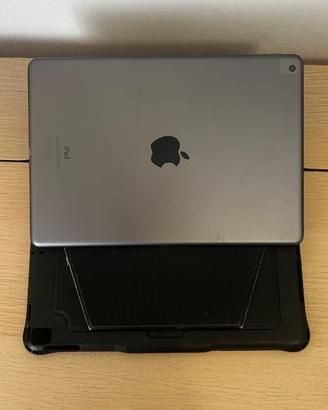 iPad ottava generazione con penna, tastiera, cover