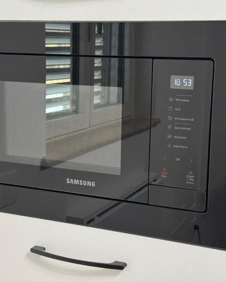 Microonde da Incasso Samsung da 23 litri nuovo