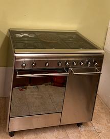 Cucina SMEG a gas 4 fuochi e due piastre