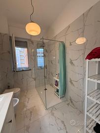 Stanza singola in villa ristrutturata con giardino