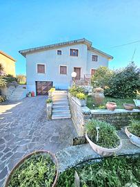 Marino-villa bifamiliare