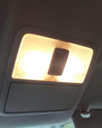 Plafoniera anteriore DAIHATSU TERIOS del 2001