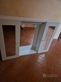 Mobile bagno bianco con specchi