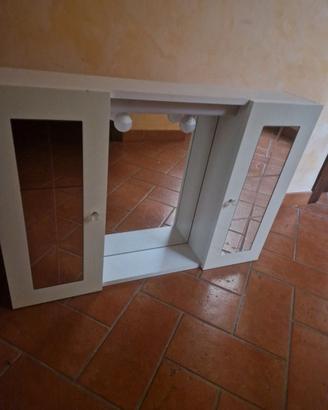 Mobile bagno bianco con specchi