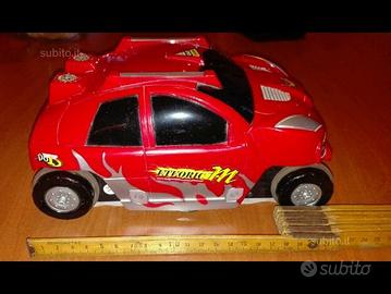 MetEORIC auto telecomandata che sale sui muri