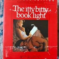 "The Itty Bitty Book Light" by Zelco Funzionante