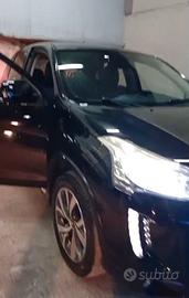 Tenuta in modo maniacale , tutta tagliandata !