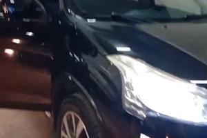 Tenuta in modo maniacale , tutta tagliandata !