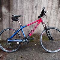 Mountain bike Kona fire