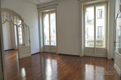 Appartamento di 238 m² con più di 5 locali a Milan