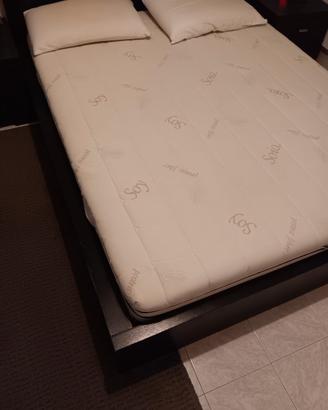 letto matrimoniale, comodini e materasso 