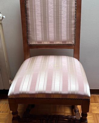 Sedia classica in legno e imbottita