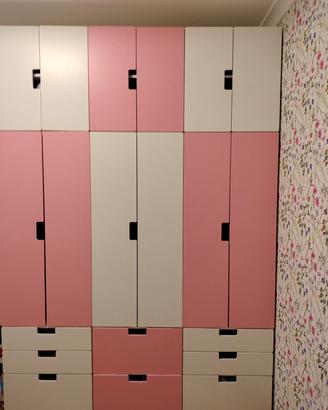 armadio Ikea bianco e rosa