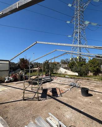 Capannone in ferro 10x15m, 6 capriate, 30 pannelli
