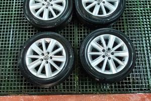 Cerchi in lega con gomme hankook 185/60 R15 84H