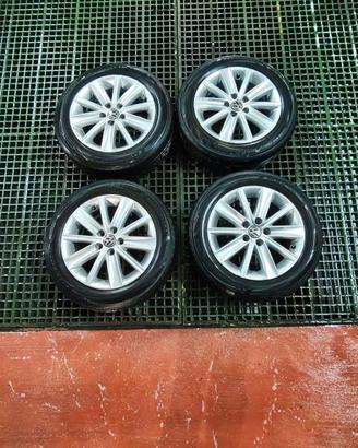 Cerchi in lega con gomme hankook 185/60 R15 84H