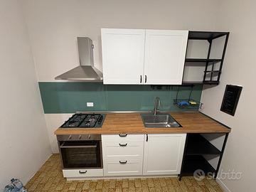 Cucina Ikea bianca + isola - Pari al nuovo