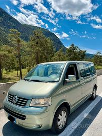 VW Caravelle - 2008