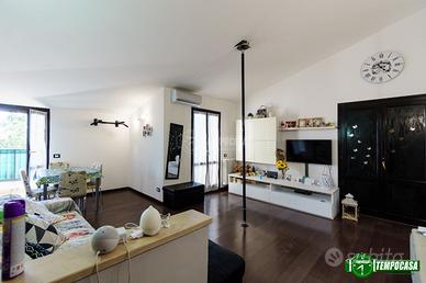 AMPIO TRILOCALE IN BUONE CONDIZIONI CON TERRAZZINO