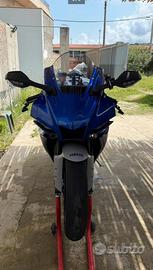 Yamaha r1 2021