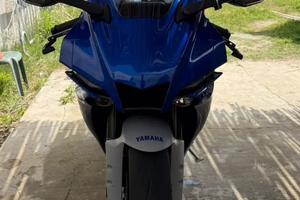 Yamaha r1 2021