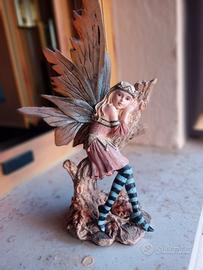 les alpes fatina su tronco d'albero