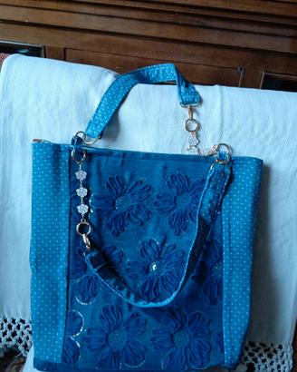 borsa in jeans  realizzata a mano. pezzo unico
