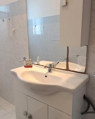 Mobile bagno bianco con specchio