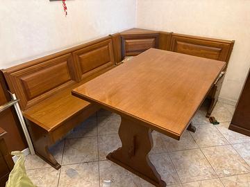 Tavolo e panca angolare in legno massello