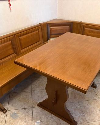 Tavolo e panca angolare in legno massello