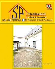 Singola bifamiliare grande garage spazio esterno