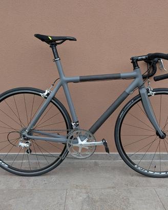 Bici da strada in carbonio