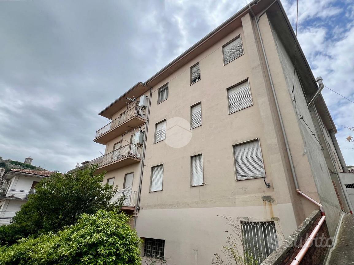 3 LOCALI A MENDICINO - Vista 2