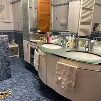 Mobile bagno con due lavelli