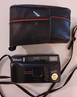 macchine fotografiche Nikon W35 e Olympus OM1