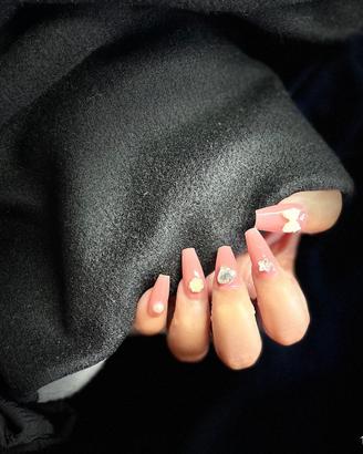 Manicure indossabile realizzata interamente a mano
