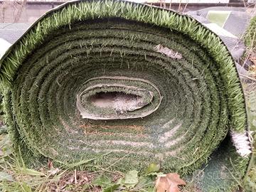 Erba sintetica usata, rotoli larghi 4 m. lunghi 20