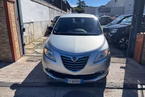 Lancia Ypsilon 0.9 TwinAir 85 CV 5 porte S&S Gold