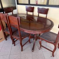Tavolo in legno mogano intarsiato con 6 sedie