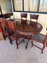 Tavolo in legno mogano intarsiato con 6 sedie
