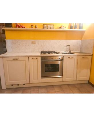 Cucina classica/rustica completa di elettrodomesti