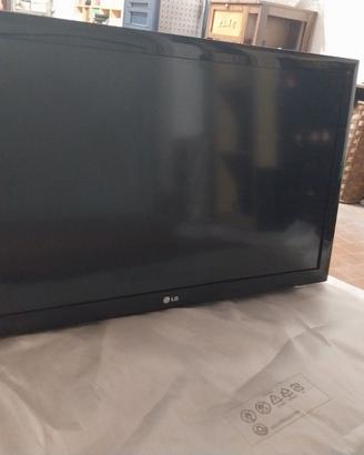 Televisore LCD da 42 pollici marca LG, modello 42L